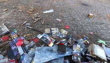 Feuerwerks-Ärger: Welche Versicherung deckt Schäden am Auto?