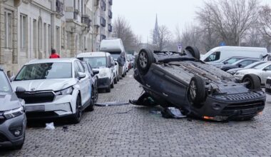 Wie geht das denn? Renault überschlägt sich in Dresden-Johannstadt