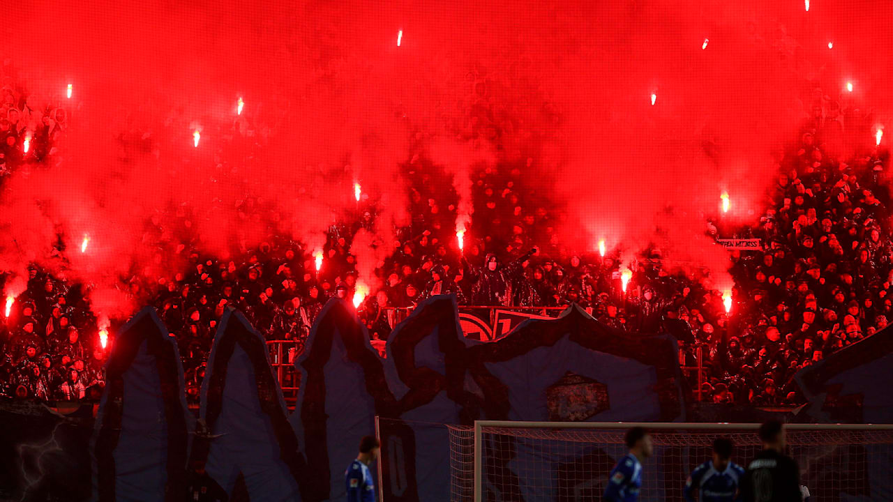 Pyro-Wahnsinn von Dresden-Chaoten in Magdeburg | Sport