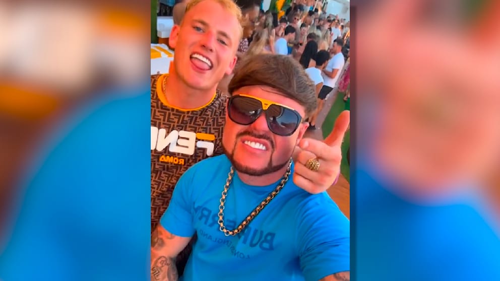 Die spanische Sonneninsel ist seit Jahren Lieblingsziel britischer Partyurlauber. Jack Kay, solariumgebräunt, mit blitzenden Keramik-Zähnen und perfektem Topfschnitt, sieht aus wie ihre Karikatur