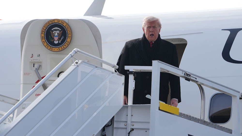 Trump kam verspätet in der Schweiz an.