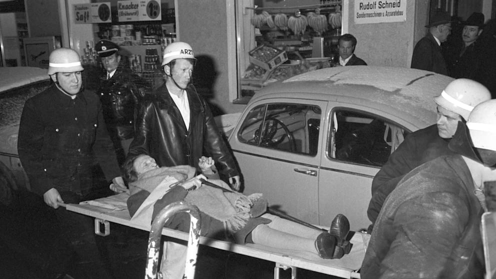 Eine Bewohnerin wurde mit einer Rauchvergiftung aus dem Altenheim geholt