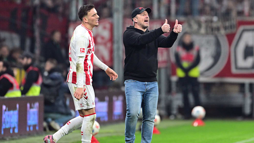 Noch bringt Lukas Kwasniok (44/r.) seinen 40-Millionen-Star Said El Mala (19) vorwiegend von der Bank