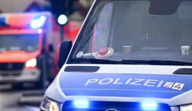 Vier Fahrzeuge prallen in Augsburg zusammen