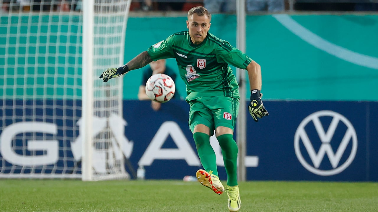 Kuriose Doppelrolle: HFC-Torwart Müller trainiert sich jetzt selbst | Sport