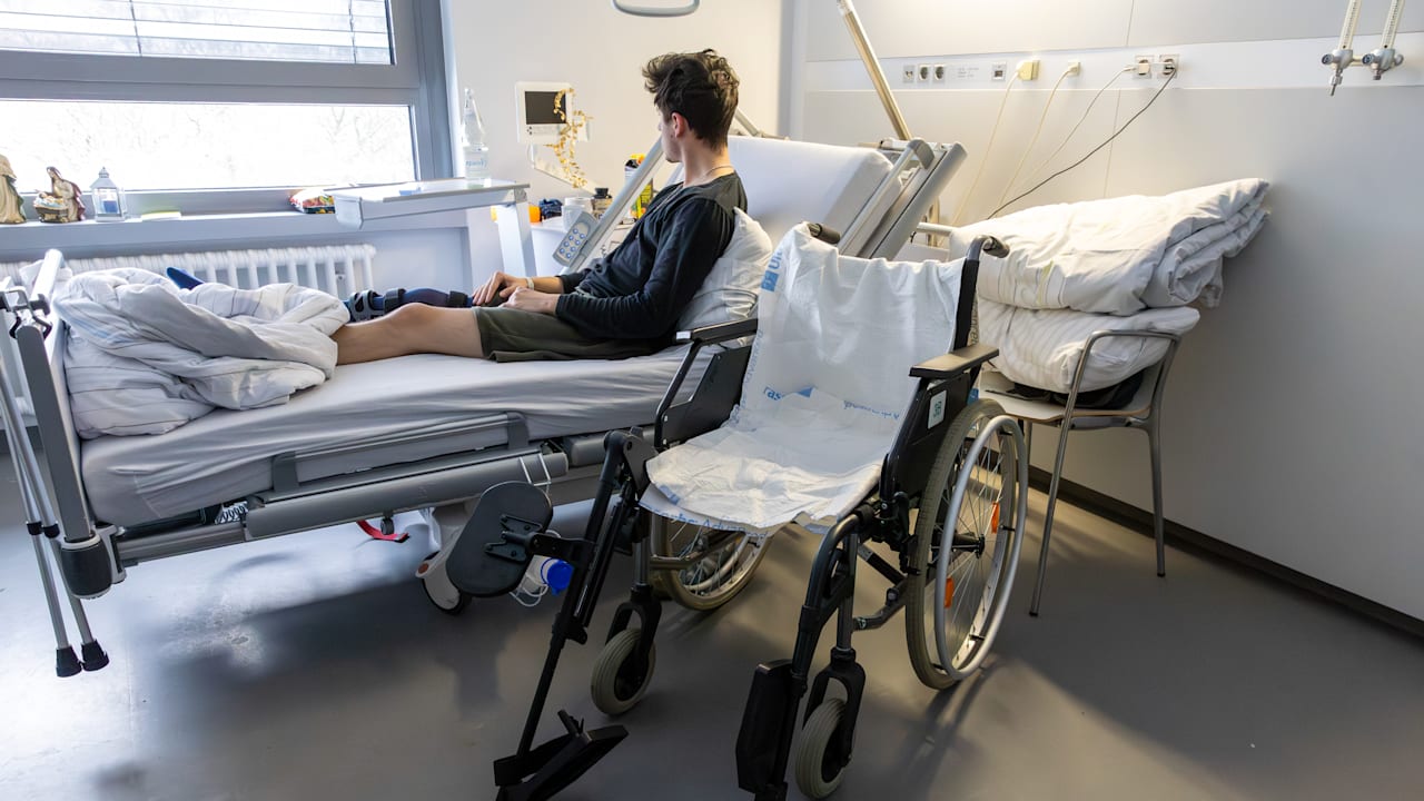 Gewalt in Essen: Schlägerbande zertrümmert Knie von Medizinstudent | Regional