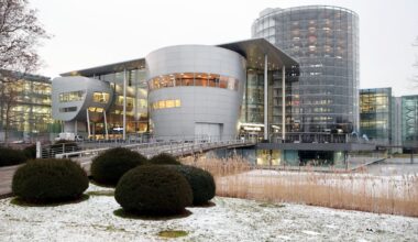 Glas, Glanz – und kein Band mehr: VW erfindet Gläserne Manufaktur neu | Regional