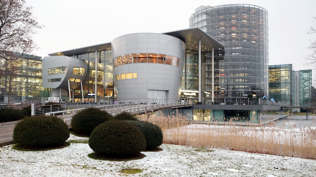 Glas, Glanz – und kein Band mehr: VW erfindet Gläserne Manufaktur neu | Regional