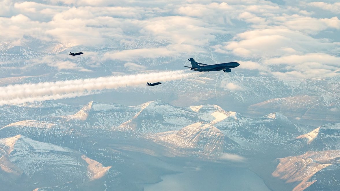 Dänen-Jets und Frankreich-Tanker fliegen Grönland-Manöver | Politik