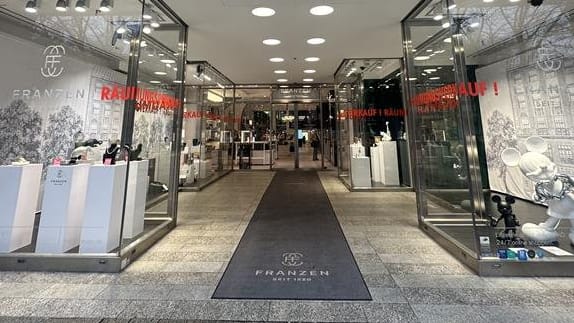 Deutscher Kult-Porzellanhändler muss nach über 200 Jahren schließen | Regional