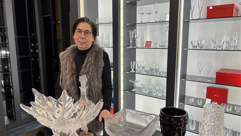Arbeitet seit 48 Jahren für Franzen: Christiane Hendrix, Leiterin der Beletage und Expertin für französisches Porzellan, Silberbesteck und Kristallglas