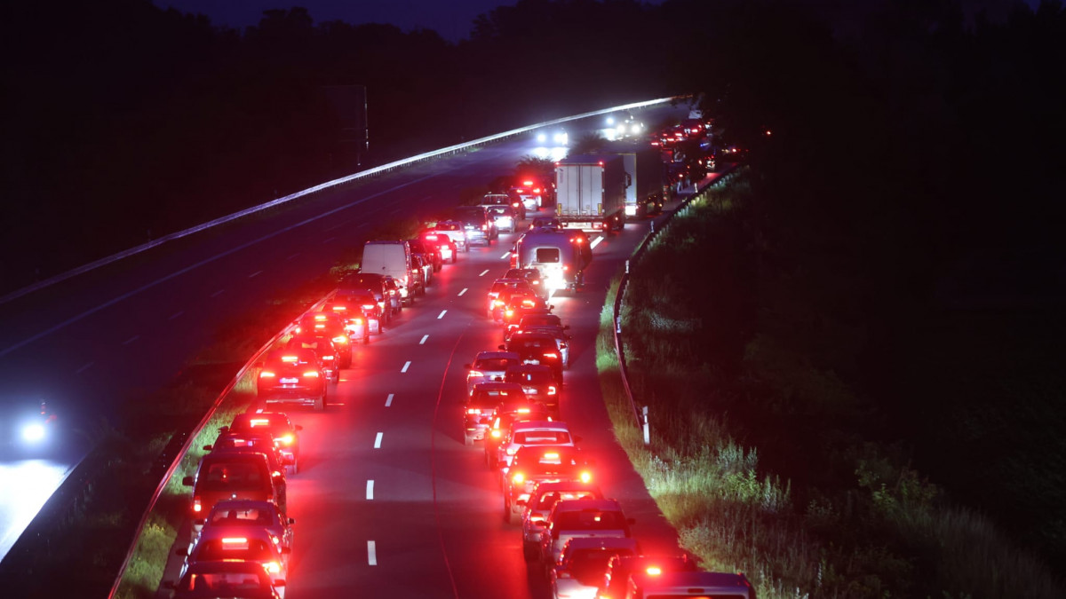 Unfälle und Glatteis: Hier staut es sich zwischen Braunschweig und Peine