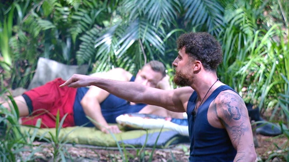 Zoff im Camp! Umut geht auf Ariel los