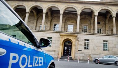 Mit 23 Messerstichen hat sie ihre Freundin ermordet: 61-Jährige vor Gericht