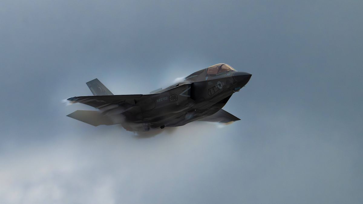 "Konzentriertes Vorgehen": Außenexperte geht von Eingreifen der USA im Iran aus