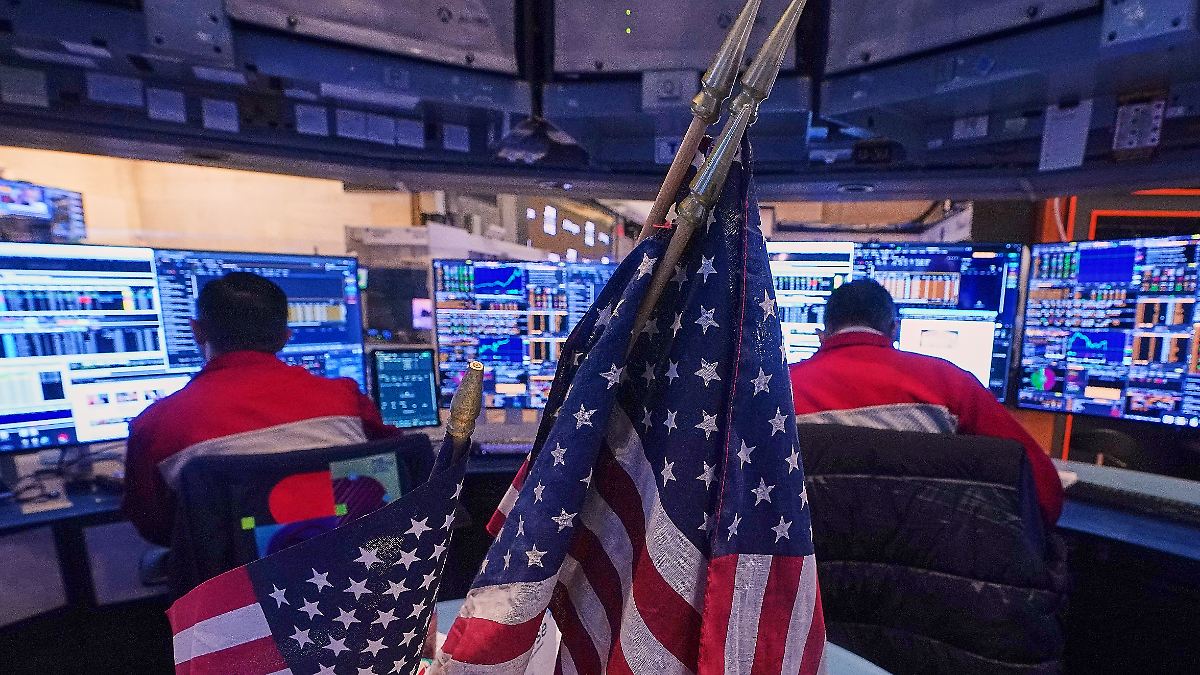 Urteil über Zölle steht aus: Geopolitik und Inflation schrecken Wall Street ab