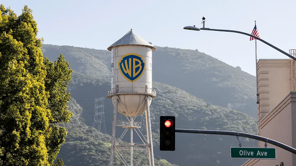 A-water-tower-on-the-Warner-Brothers-studio-lot-12-7-2025-Burbank-CA