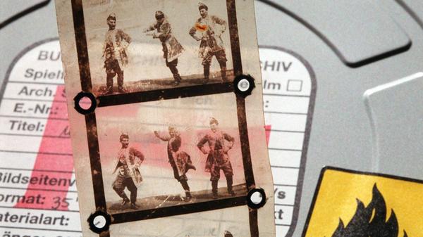 Zu den Kostbarkeiten des Filmarchivs Berlin, einer Abteilung des Bundesarchivs, gehört dieser Filmstreifen von Max Skladanowsky.