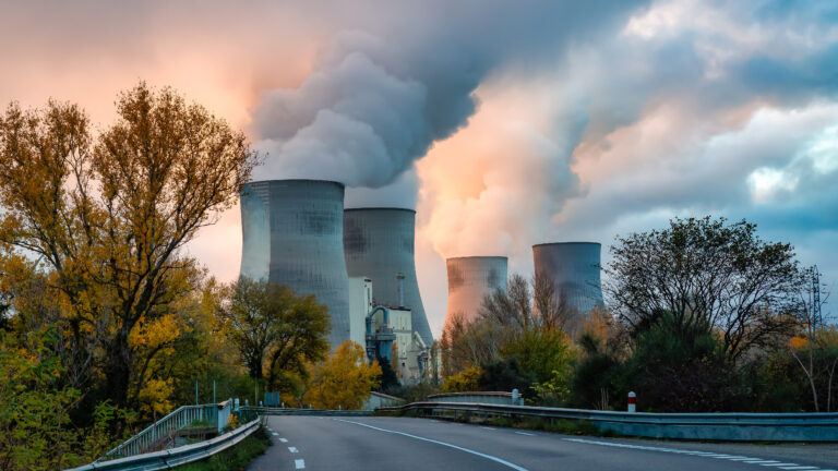 Frankreich investiert Milliarden in seine Atomkraftwerke. Davon profitiert Deutschlands Stromversorgung massgeblich