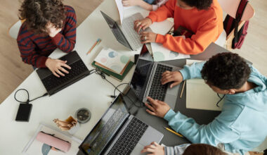 Chatbot, Banking und Co: Mehrere spannende Projekte stehen Schülerinnen und Schüler offen.