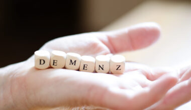 Klar hören, klar sehen – klar denken: Wie Sinnespflege das Gehirn schützt - Altenpflege-Online