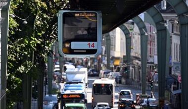 Münze kommt spät, Briefmarke bald