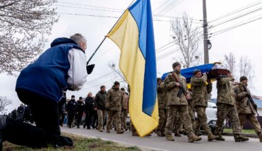 Moskau bekommt 38 Leichen: Russland übergibt 1000 tote ukrainische Soldaten an Kiew
