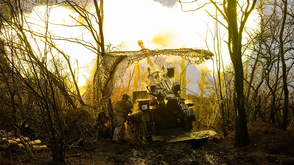 Artillery-Units-Of-Ukraine-s-148th-Artillery-Brigade-Operate-Near-Pokrovsk-DONETSK-REGION-UKRAINE-JANUARY-11-A-CAESAR-self-propelled-howitzer-crew-of-the-148th-Artillery-Brigade-fires-toward-enemy-lines-from-a-concealed-position-as-soldiers-nearby-watch-the-sky-for-hostile-FPV-drones-near-Pokrovsk-Donetsk-Region-Ukraine-on-January-11-2026-Ukrainian-forces-continue-artillery-operations-along-the-eastern-front-as-fighting-persists-in-the-area-amid-winter-conditions-and-ongoing-Russian-attacks-Maciek-Musialek-Anadolu-Donetsk-Oblast-Ukraine-Editorial-use-only-Please-get-in-touch-for-any-other-usage