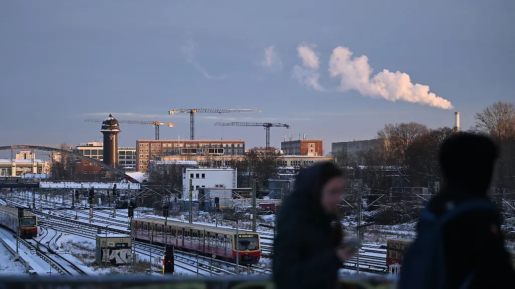 Auf-den-Strecken-der-S1-und-S7-war-der-Verkehr-nach-dem-grossflaechigen-Stromausfall-in-Berlin-eingeschraenkt