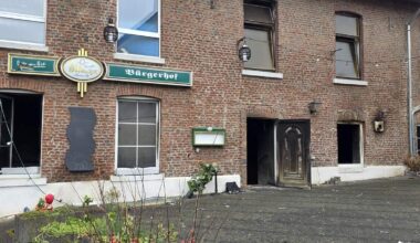 Die einst gut frequentierte Gaststätte Bürgerhof an der Hauptstraße in Merkstein wurde in der Silvesternacht ein Raub der Flammen.