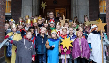 Sternsingerinnen und Sternsinger zu Gast im Rathaus