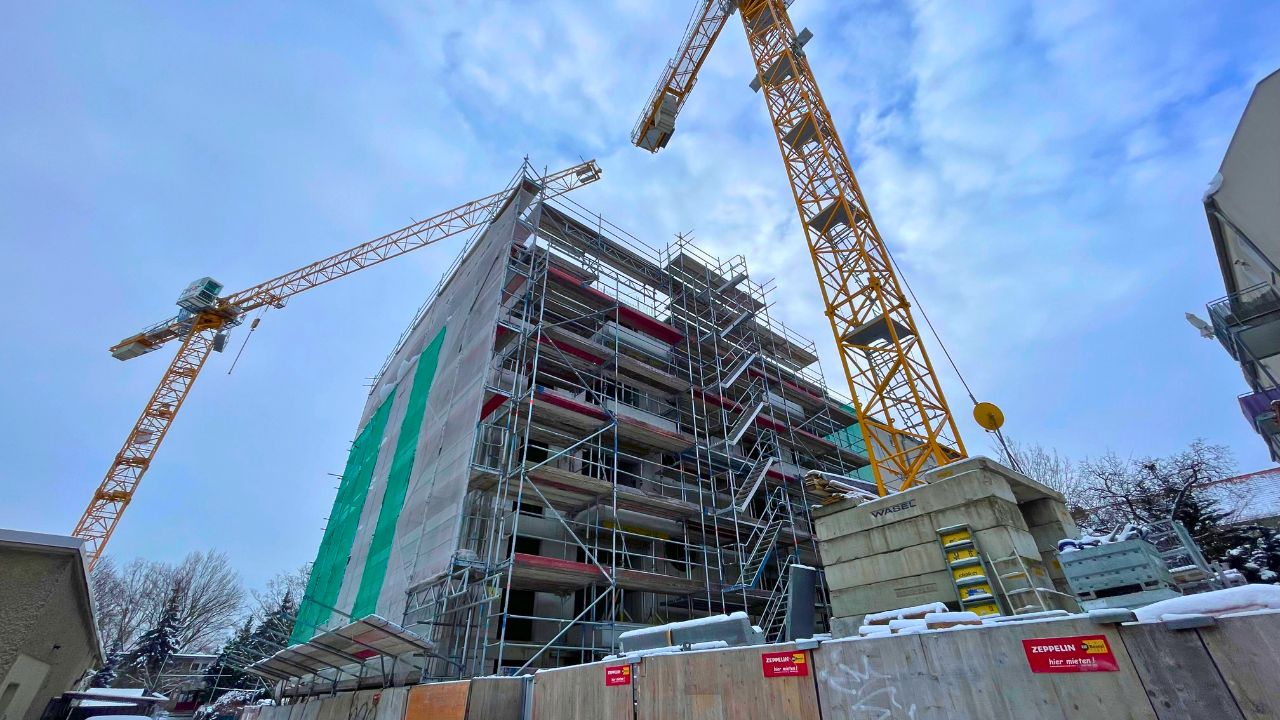 Baumschluenstraße, Baustelle mit Kran