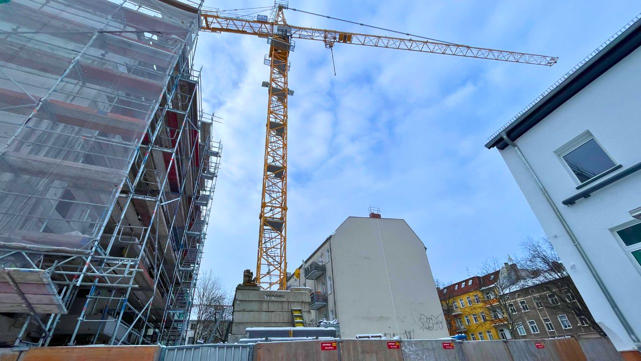 Baumschluenstraße, Baustelle mit Kran