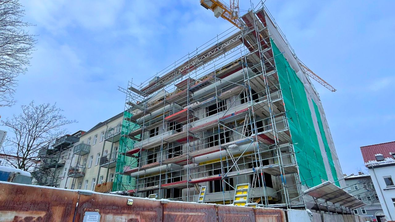 Baumschluenstraße, Baustelle mit Kran