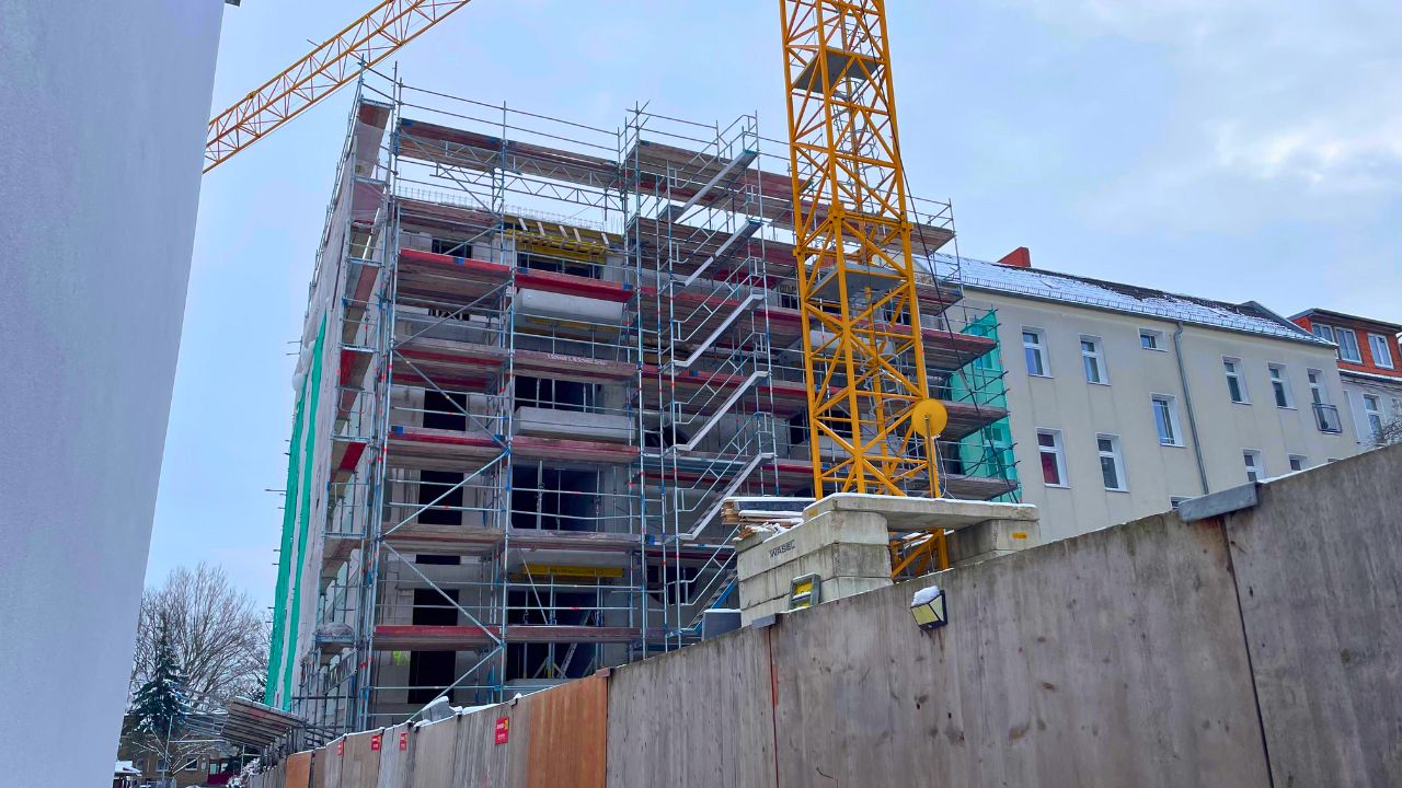 Baumschluenstraße, Baustelle mit Kran