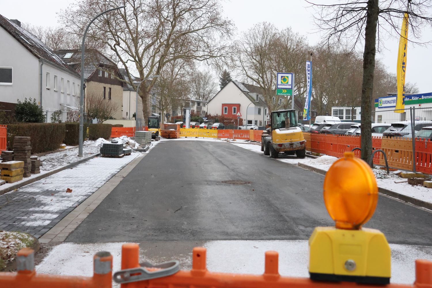 Düsseldorf Benrath: Kleinstraße nach Wasserrohrbruch im November immer noch gesperrt - Ddorf-Aktuell