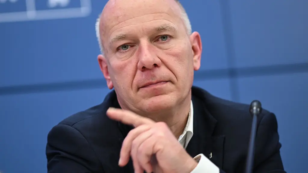 Berlins-Regierender-Buergermeister-Kai-Wegner-CDU-steht-in-der-Kritik