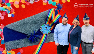 You are currently viewing Blauköpp mit neuem Orden und viel jeckem Segen: Evangelisches Karnevalsnetzwerk startet in die Session.