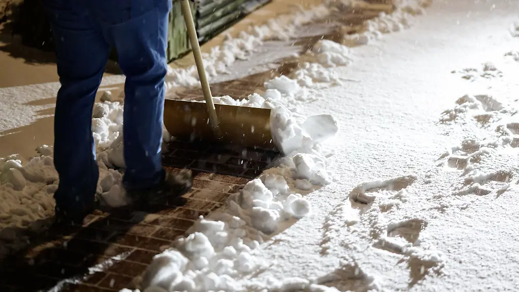 Braunschweig-reagiert-auf-den-Schneefall-Sportanlagen-werden-dicht-gemacht