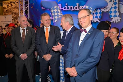 Der Bundespräsident a.D. mit dem Vorstand der Kolpingfamilie Hannover-Ricklingen (von links): Joachim Rebel, Marcus Ebest, Christian Wulff und Andreas Hellmann.