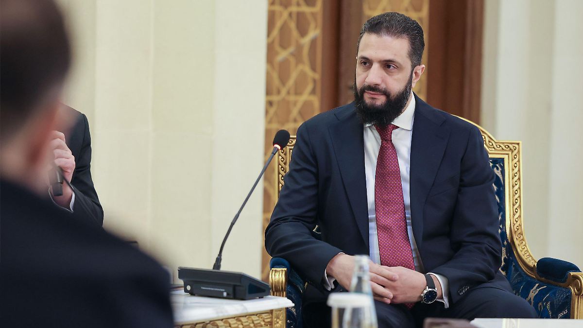 Syrischer Präsident in Berlin: Abgeordnete knüpfen Empfang von al-Scharaa an rote Linien