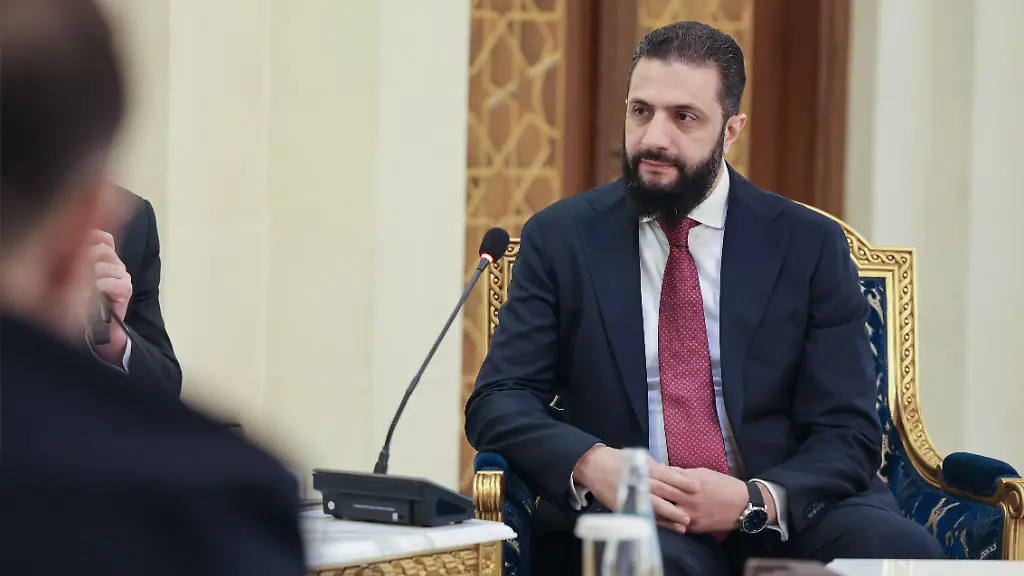 DAMASCUS-SYRIA-JANUARY-09-EDITORIAL-USE-ONLY-MANDATORY-CREDIT-SYRIAN-PRESIDENCY-HANDOUT-NO-MARKETING-NO-ADVERTISING-CAMPAIGNS-DISTRIBUTED-AS-A-SERVICE-TO-CLIENTS-President-of-Syria-Ahmed-al-Sharaa-R-welcomes-Ursula-von-der-Leyen-not-seen-President-of-the-European-Commission-and-Antonio-Costa-not-seen-President-of-the-European-Council-at-the-People-s-Palace-in-Damascus-on-January-09-2026