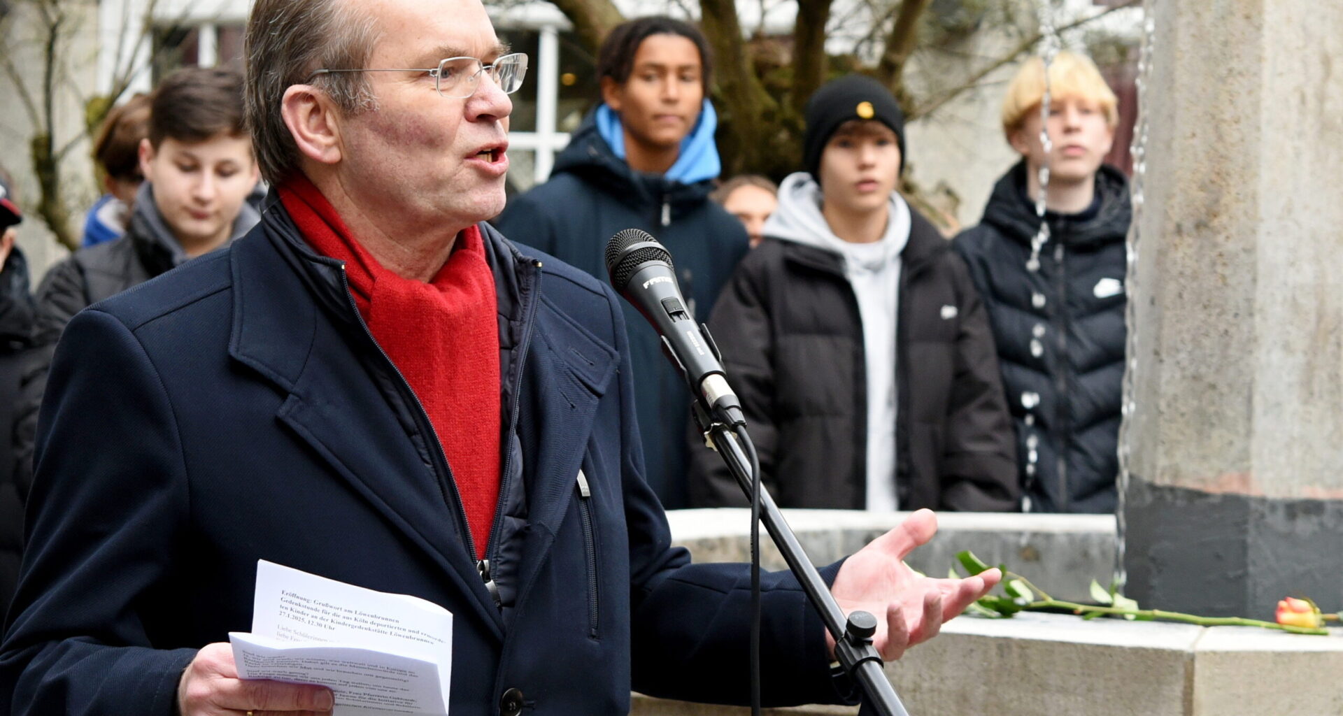 You are currently viewing Erinnern an die Opfer der Shoa: Gedenkstunde am Löwenbrunnen und Gedenkveranstaltung in der Antoniterkirche