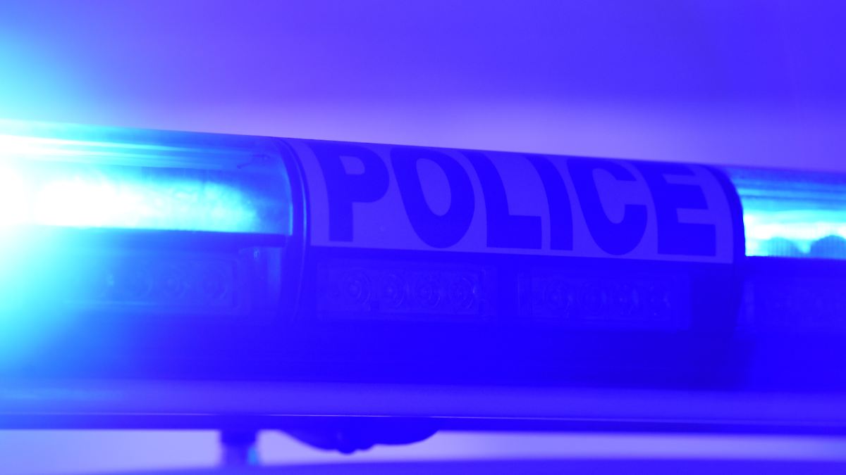 Baby überlebt unversehrt: Nizza: Unbekannte erschießen junge Mutter im Auto