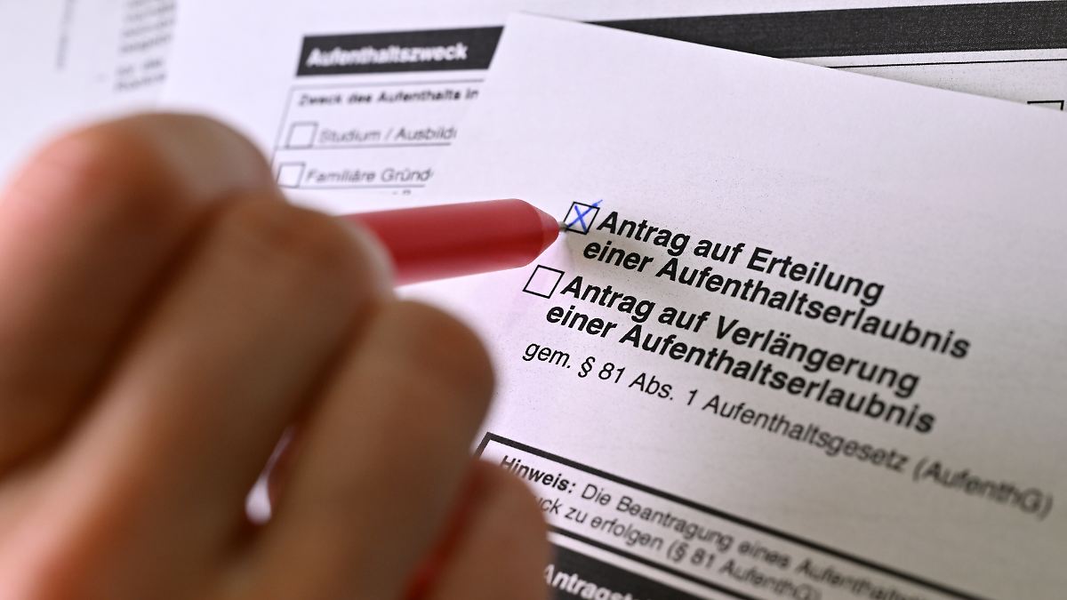 Korruptionsvorwürfe in Bielefeld: Ausländeramt soll Aufenthaltsgenehmigungen verkauft haben