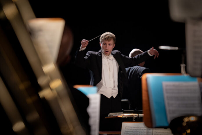 Das Rheingold_20251019_(c) SOW_Yannick Dietrich_12 Patrick Hahn in ›Das Rheingold‹. Foto: Sinfonieorchester Wuppertal / Yannick Dietrich