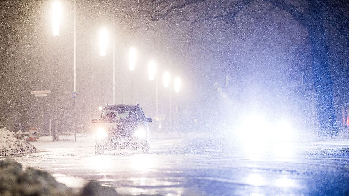 Niedersachsen & Bremen: Sturmtief wirbelt Alltag im Nordwesten durcheinander