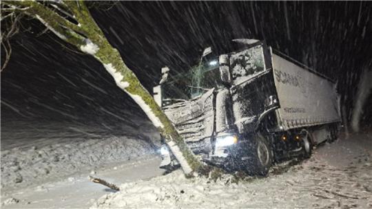 Der Fahrer blieb bei dem Unfall unverletzt.