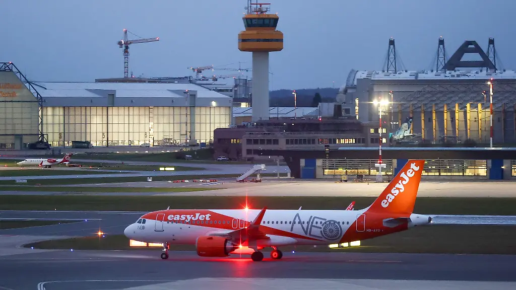 Der-Flughafen-Hamburg-wird-nach-Angaben-der-Hamburger-Energiewerke-an-das-staedtische-Fernwaermenetz-angeschlossen