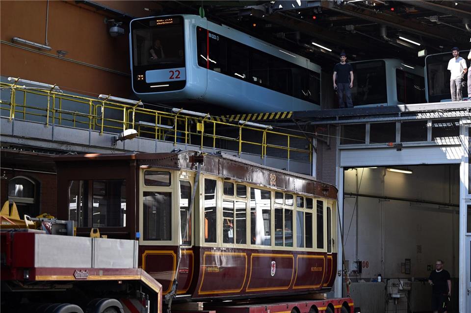 Der Kaiserwagen der Wuppertaler Schwebebahn soll 2026 wieder für Hochzeiten zu buchen sein. (Archivbild)Federico Gambarini/dpa